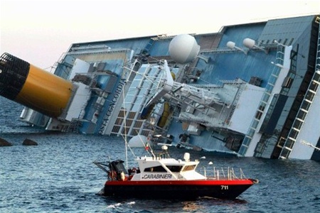 Шесть пассажиров Costa Concordia подали иск на 460 миллионов долларов