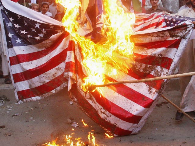 Во время штурма посольства США в Йемене убиты два человека