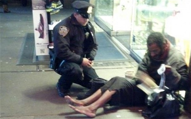 Фото полицейского из Нью-Йорка взорвало интернет