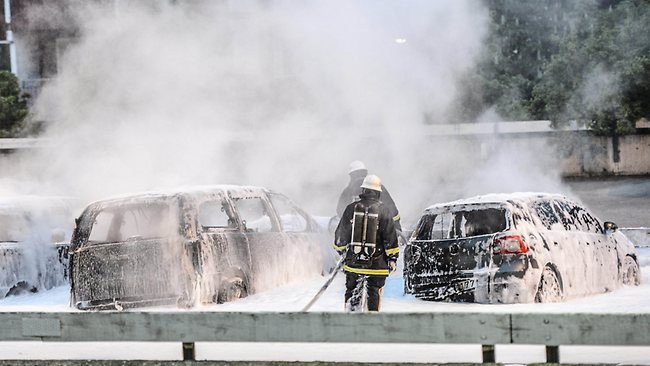 В Стокгольме третьи сутки не утихают погромы