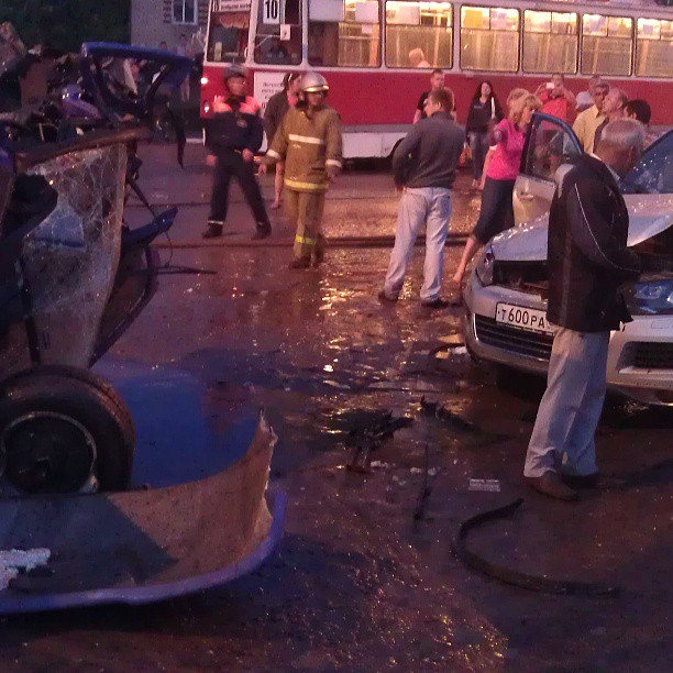 Авария на Танкистов в Саратове 24 июня 2013. Видео