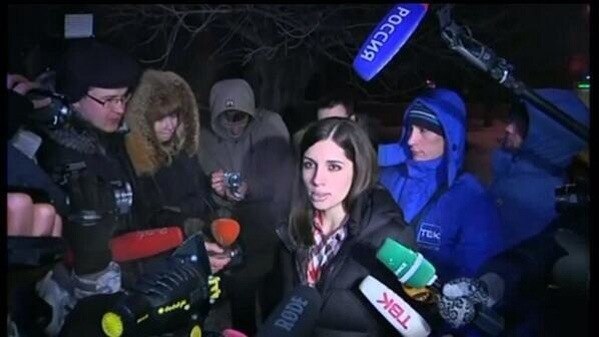 Участница Pussy Riot Надежда Толоконникова вышла на свободу