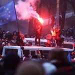 Во время столкновений в Киеве пострадало более 100 человек