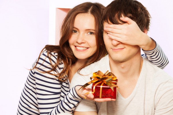 Что подарить парню на 14 февраля?