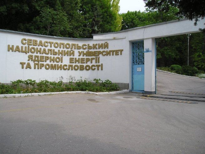 Российские войска в Крыму захватили ядерный реактор