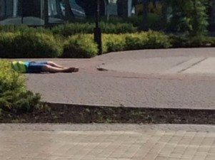 Фото. На Донецком ЖД вокзале расстреляли парковщика