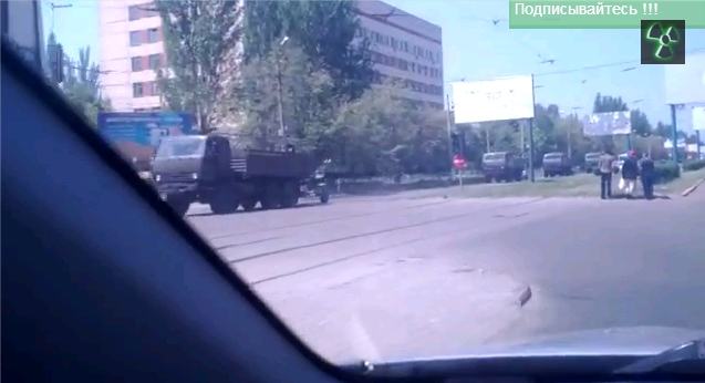 Видео. По Горловке движется колонна КамАЗов с зенитками