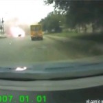 Видео. В Луганске снаряд попал в автомобиль