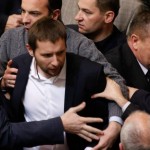 Видео. В Верховной Раде произошла первая драка